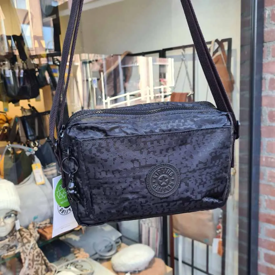 Kipling ABANU M Urban Black Jq print zwart